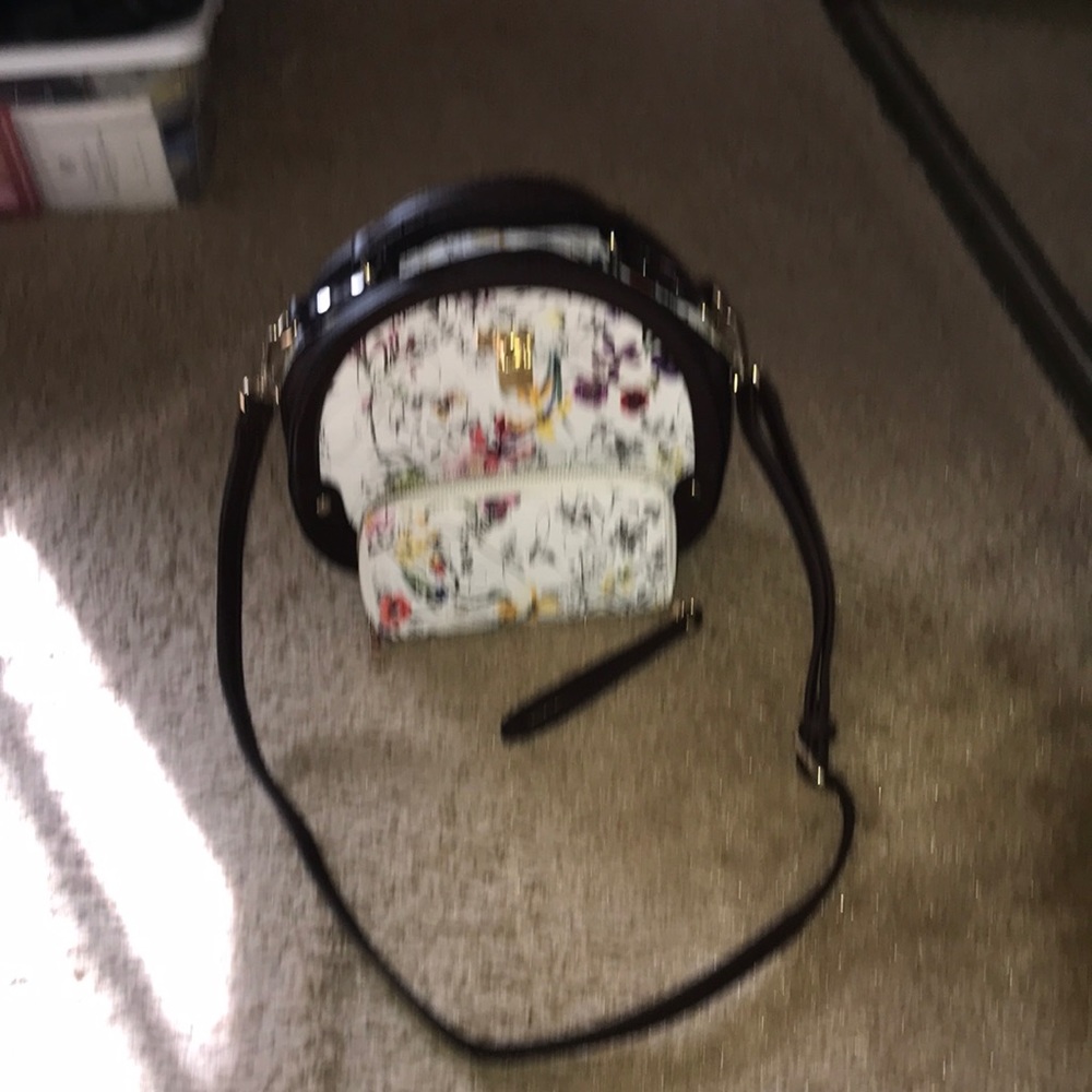 Flowers circle shape Purse and wallet